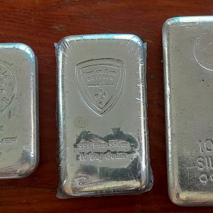Aussie pours.