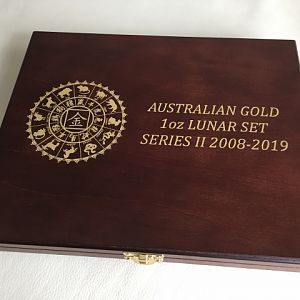 Coin Box 12 x 1 oz LS2 gold coins (Pic 1).