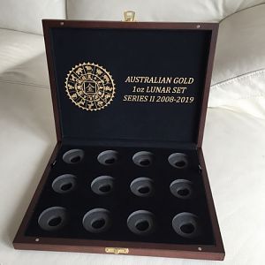 Coin Box 12 x 1 oz LS2 gold coins (Pic 2).