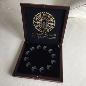 Coin Box 12 x 1/10th oz coins - holds either LS2 or LS1 gold coins (Pic 2).