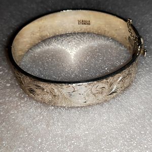 58.43g bangle
