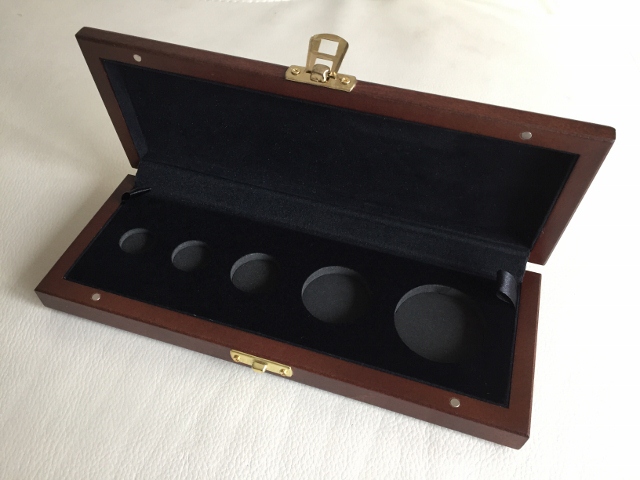 Coin Box 5 coin gold Lunar Series 2 coin box (Pic 2)