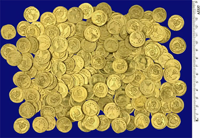 08_02-Givati-hoard-clara-amit-iaa.jpg